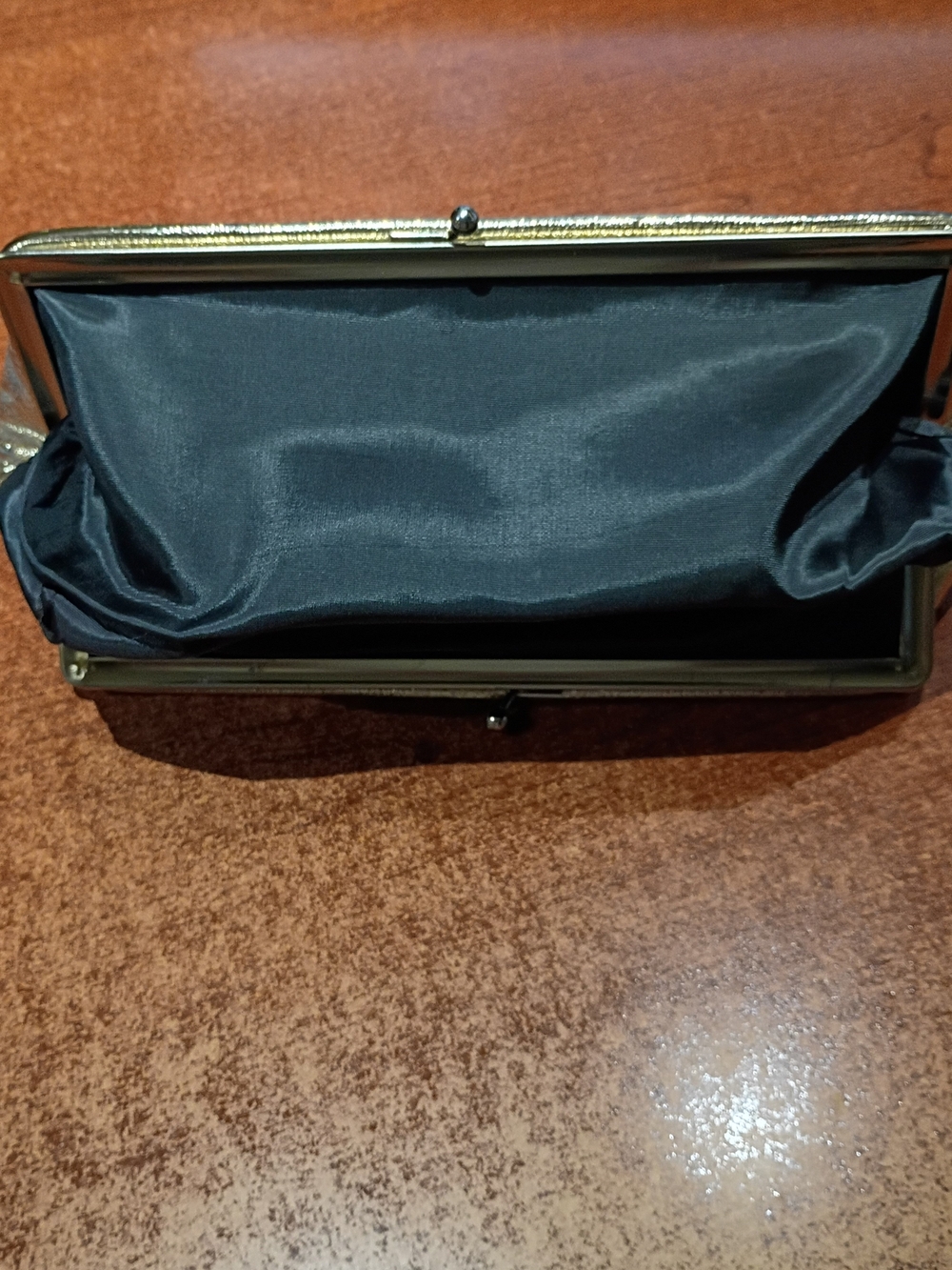Vintage Metallic Gold Kisslock Clutch - Picture 11 of 11